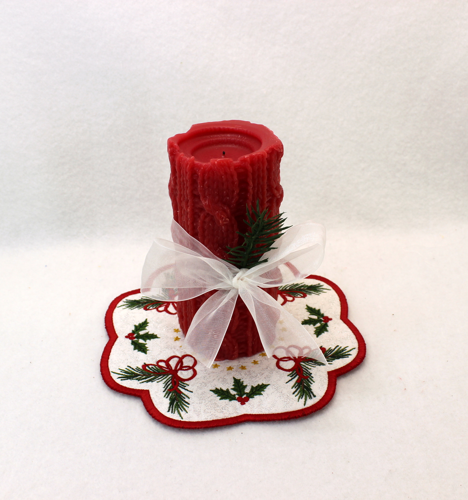 Christmas Candle Mat (7×7) · Oma's Place Machine Embroidery Designs