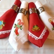 Traditional Christmas Napkin Corner Set