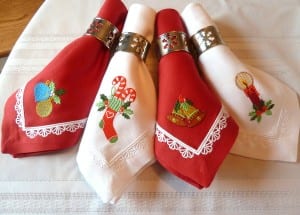 Traditional Christmas Napkin Corner Set