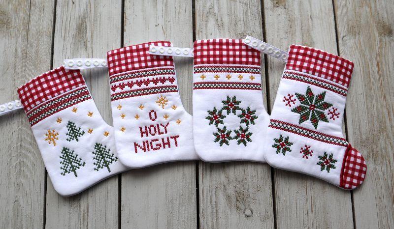 Cross Stitch Stockings (5×7) · Oma's Place Machine Embroidery Designs